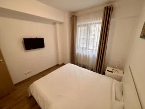 Bellagio - Cozy Apartment with Free Parking & Gym - Image 2