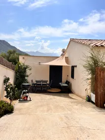 Accommodation overlooking the mountains and close to the beach - Image 2