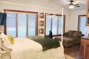 Cozy mother inlaw suite. Private. Next to beach. - Image 4