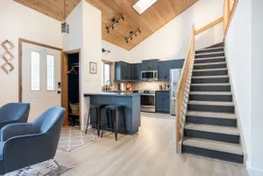 Fantastic reviews • 4 Bedrooms • 1 block to beach - Image 4