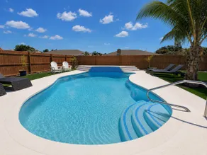 10 mins to AMI/IMG - 4/Bd Pool Home - Image 2