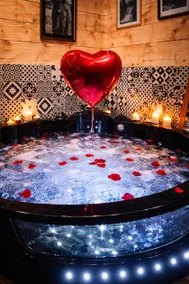 Romantic Chalet Spa & Private Cinema / 5 min center - Image 5