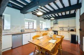 Cosy & historic 2 bedroom Elizabethan cottage - Image 3