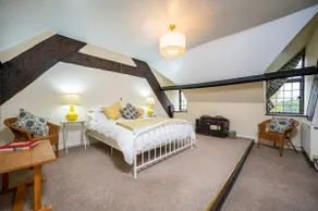 Cosy & historic 2 bedroom Elizabethan cottage - Image 4