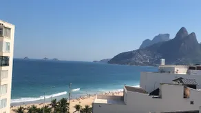 30 secs to the beach, 3 balconies, 2 bdrms ensuite - Image 2