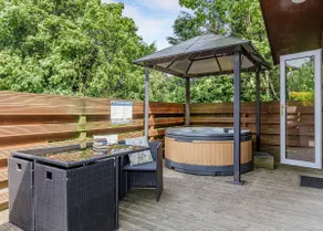 Chatsworth Superior Pet Friendly - Image 2