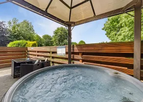 Chatsworth Superior Pet Friendly - Image 3