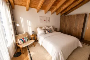 Modern ski-in duplex + mountain view & gondola - Image 3