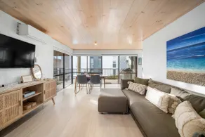 Moffat Beach Surf Retreat - Image 2