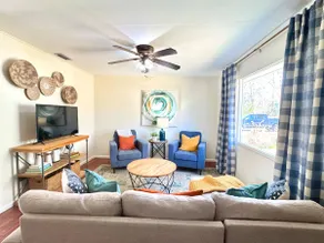 Cozy Cottage, 4 Beds, Sleeps 6, Big Fenced Yard - Image 2