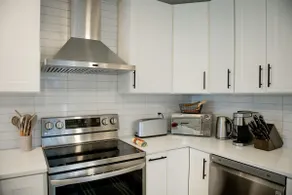 Modern 2BR Home (Upstairs Unit) + Private Patio. - Image 5
