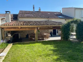 Air-conditioned Charentaise about 30 km from the ocean - Image 3