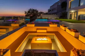 Royal Luxury Private Infinity Pool & Fireplace - Image 5