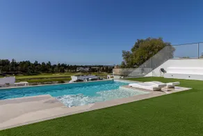Royal Luxury Private Infinity Pool & Fireplace - Image 3