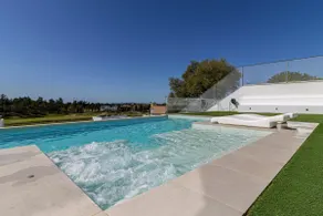 Royal Luxury Private Infinity Pool & Fireplace - Image 4