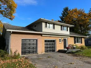 Newly renovated home w/ space to move inside & out - Image 3