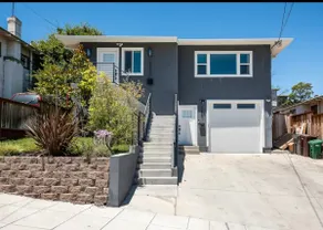 Chic 2-bedroom guesthouse with on-premise parking. - Image 2