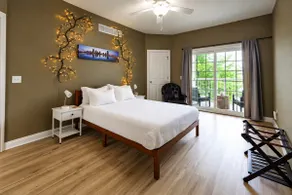 Riverfront Townhome w/ Panoramic Deck Views - Image 5