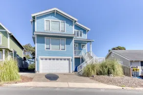 Blue Whale · Ocean Views, Hot Tub, Sleeps 16 - Image 5