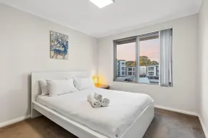 Stylish 1 Bedroom Apt + Free Parking & WiFi - Image 2