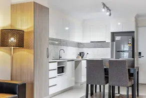 Stylish 1 Bedroom Apt + Free Parking & WiFi - Image 4