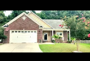Foxberry Place, King suite and 2 Queens & Hottub! - Image 2