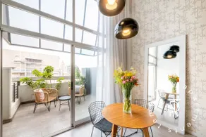 Modern and comfortable duplex in Chinatown - Image 3