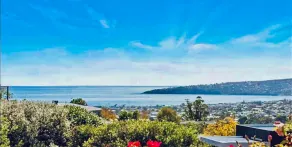 Spacious retreat with ocean views - Image 2