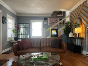 Modern home close to downtown - Image 5