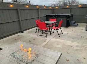 “Little Mansion” with Private Hot Tub Patio - Image 2