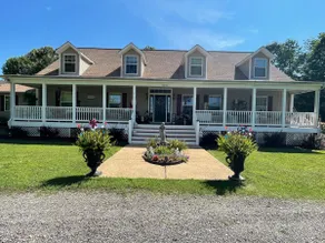 The Holiday Home • 3 full baths • 8 beds - Image 2