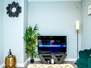 Cozy 1 Bedroom suite close to west edmonton mall - Image 2