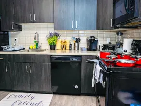 Cozy 1 Bedroom suite close to west edmonton mall - Image 4