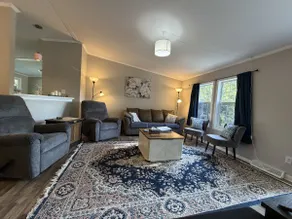 Cul-de-sac Home - Image 3