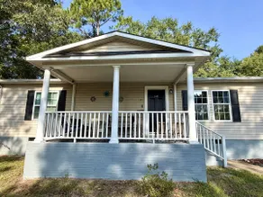 Cul-de-sac Home - Image 2