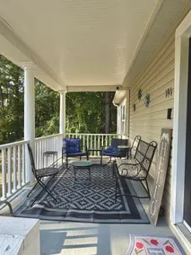 Cul-de-sac Home - Image 4