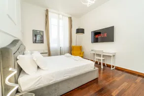 Beautiful spacious lakefront apartment with A/C & garage - Image 3