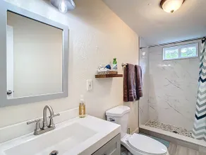 Cheerful, two bedroom Animal loving home, - Image 5