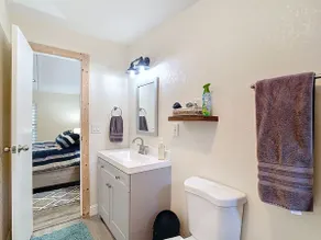 Cheerful, two bedroom Animal loving home, - Image 4