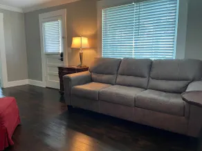 The Redbird: 3 Bedroom, Downtown, Fast WiFi, Porch - Image 3