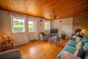 Cosy Lakeside Chalet With Option to add Private Hot Tub - Image 2
