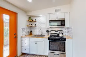 Modern Dog-Friendly | Covered Parking & Pastries! - Image 5
