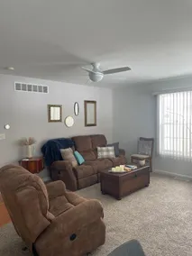 Clean 2 bedroom w walking path/pickleball nearby - Image 2