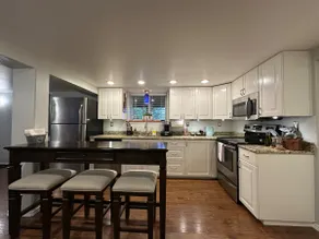 Seattle 2 Bedroom 1 Bath Over 900 sq ft! - Image 5