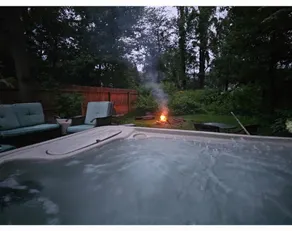 Cabin feel in residential area HOT TUB - Image 3