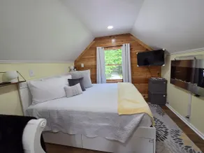 The Knotty Nook at Wheeler Creek (suite only) - Image 3