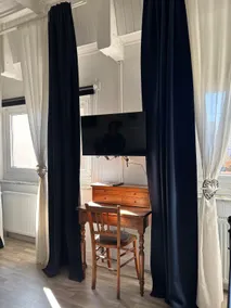 Bright independent studio near the station/shops - Image 4