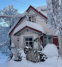 Historic little house with fireplace and garden - Image 2