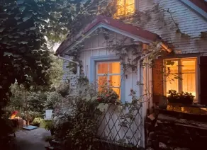 Historic little house with fireplace and garden - Image 3