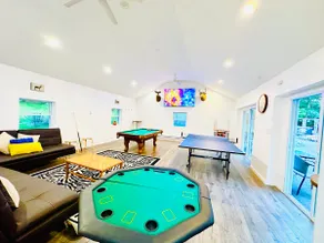 Home with private swimming pool &jacuzzi. - Image 3